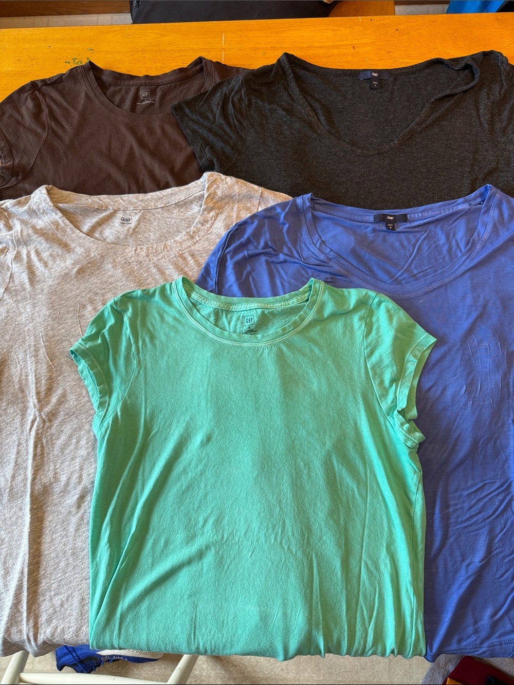 Lot of women’s GAP t-shirts. 4 size large and 1 size medium